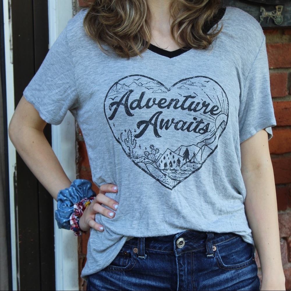 SUPER CUTE GRAPHIC TEE